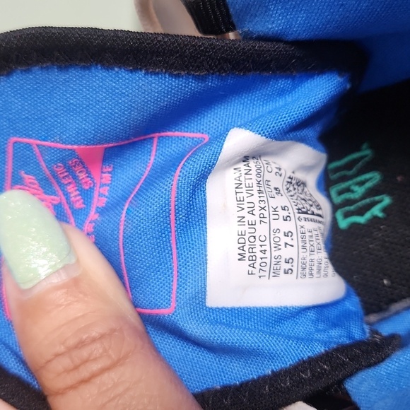 Chuck Taylor 70 Trail Hi-Top Sneakers - Picture 9 of 9